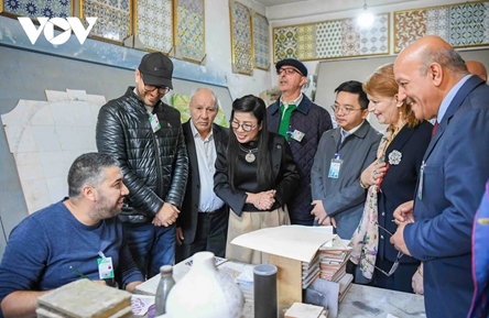 PM’s spouse visits Algerian children in difficult circumstances